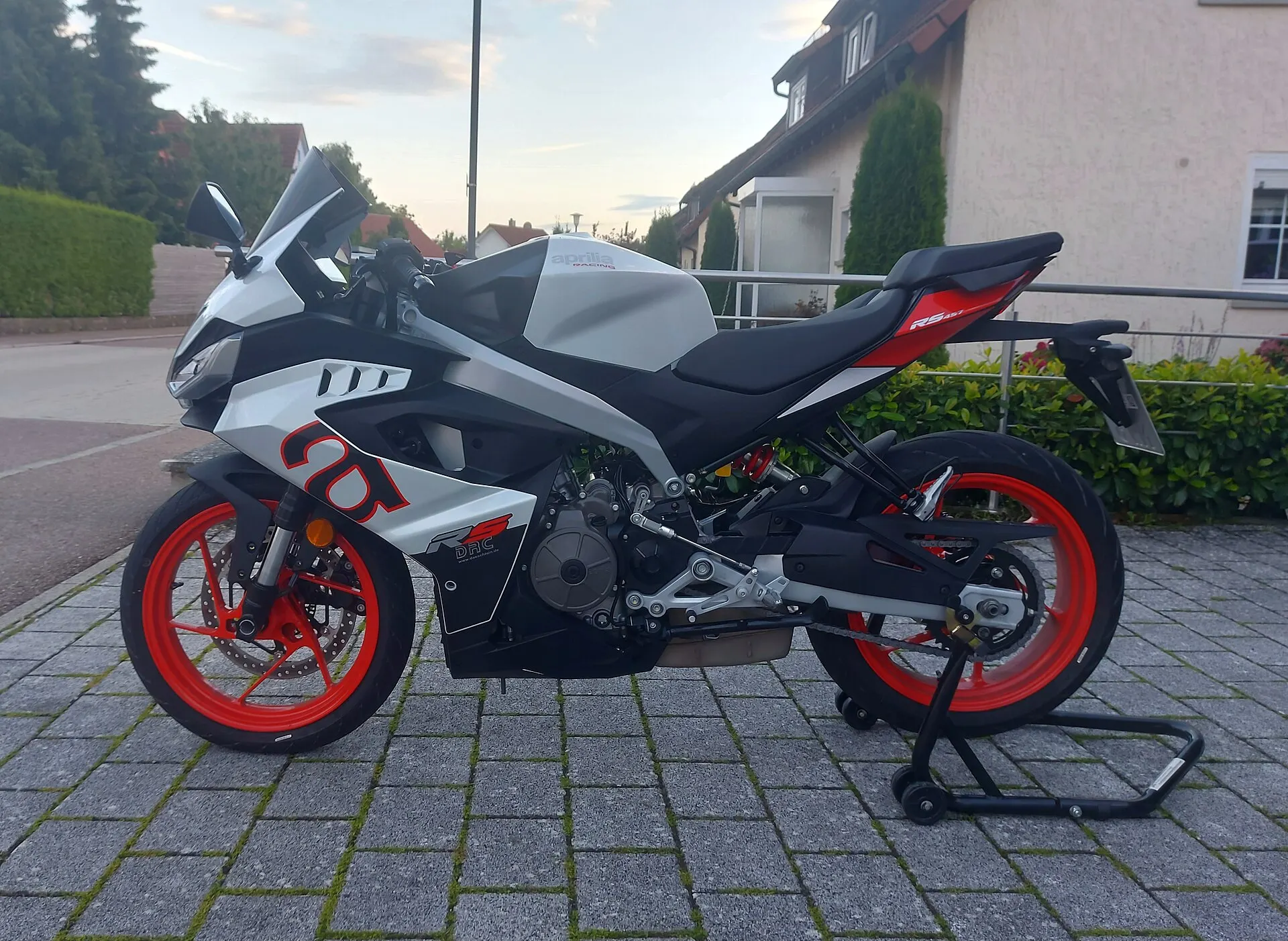 Aprilia RS 457 — Front three-quarter
