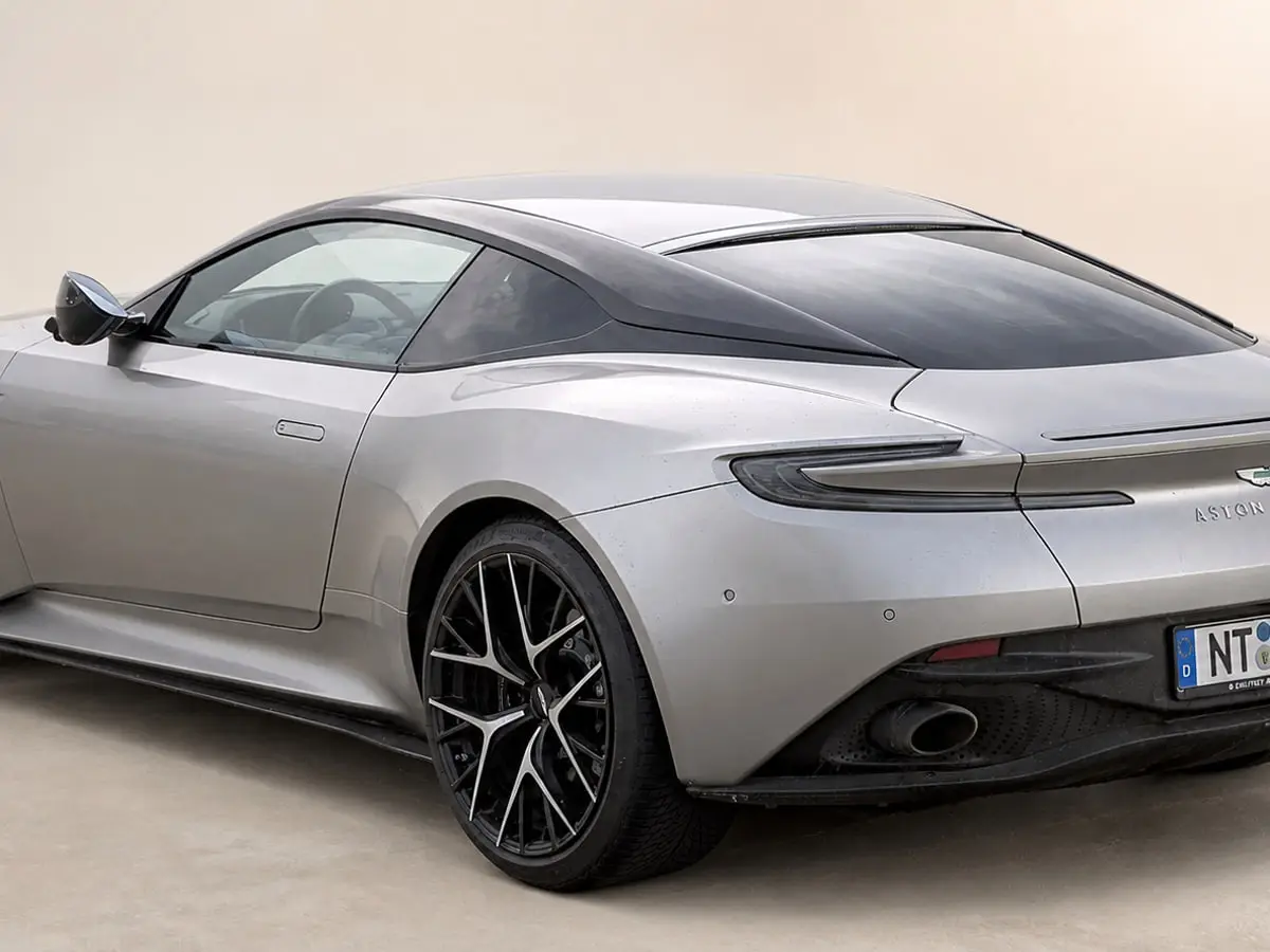 Aston Martin DB12