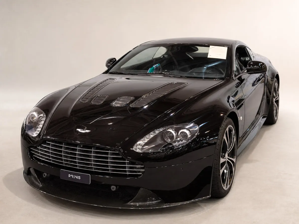 Aston Martin Vantage — Studio