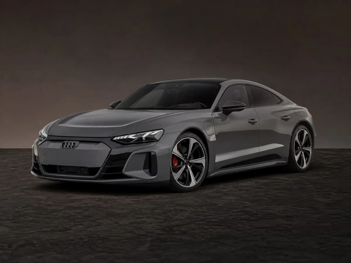Audi e-tron GT — Studio (dark)