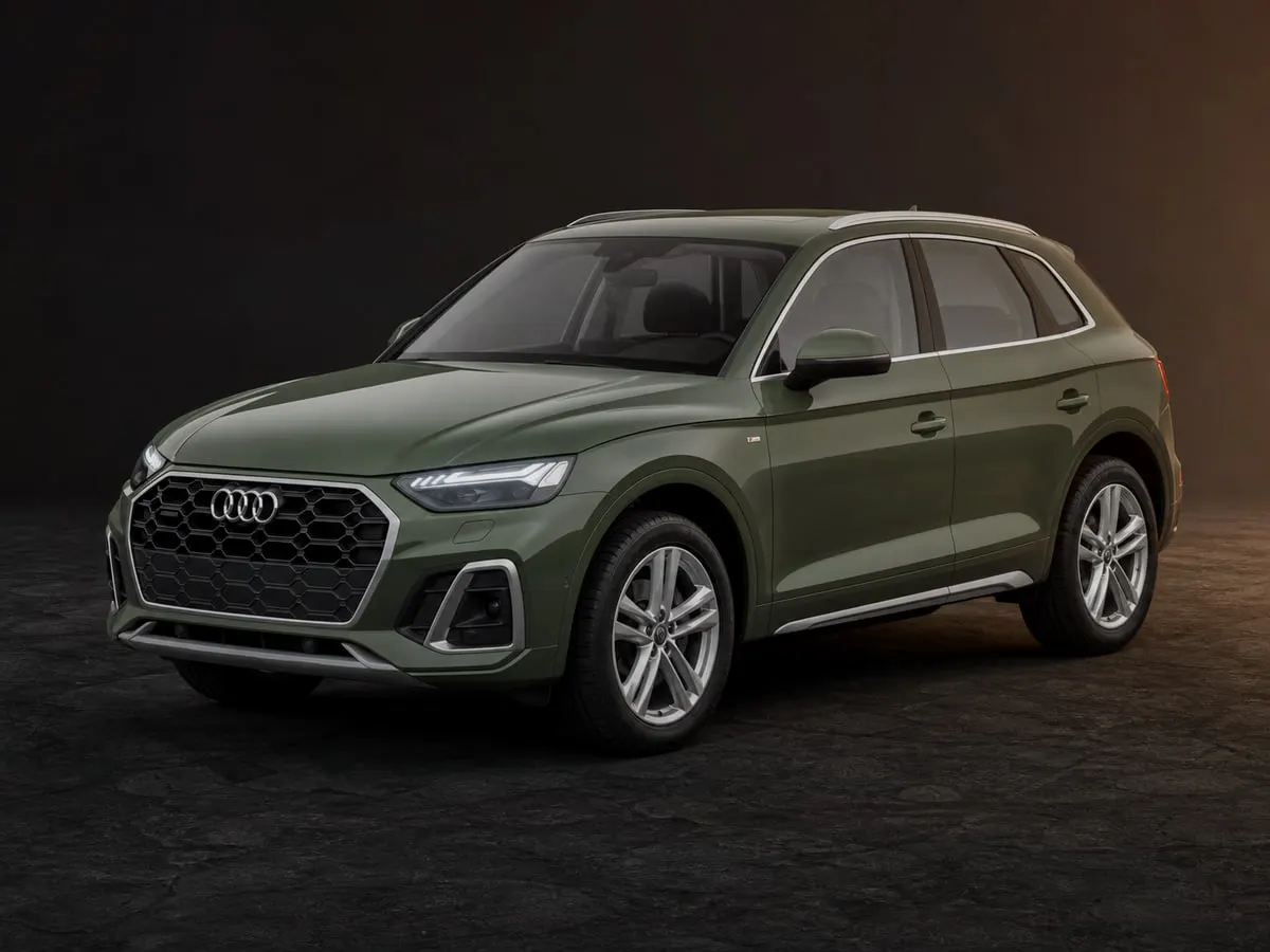 Audi Q5 — Studio (dark)