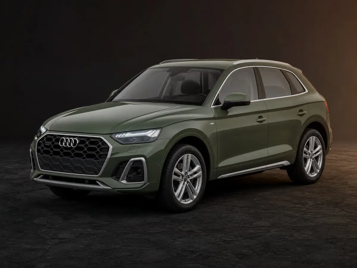 Audi Q5 — Studio (dark)