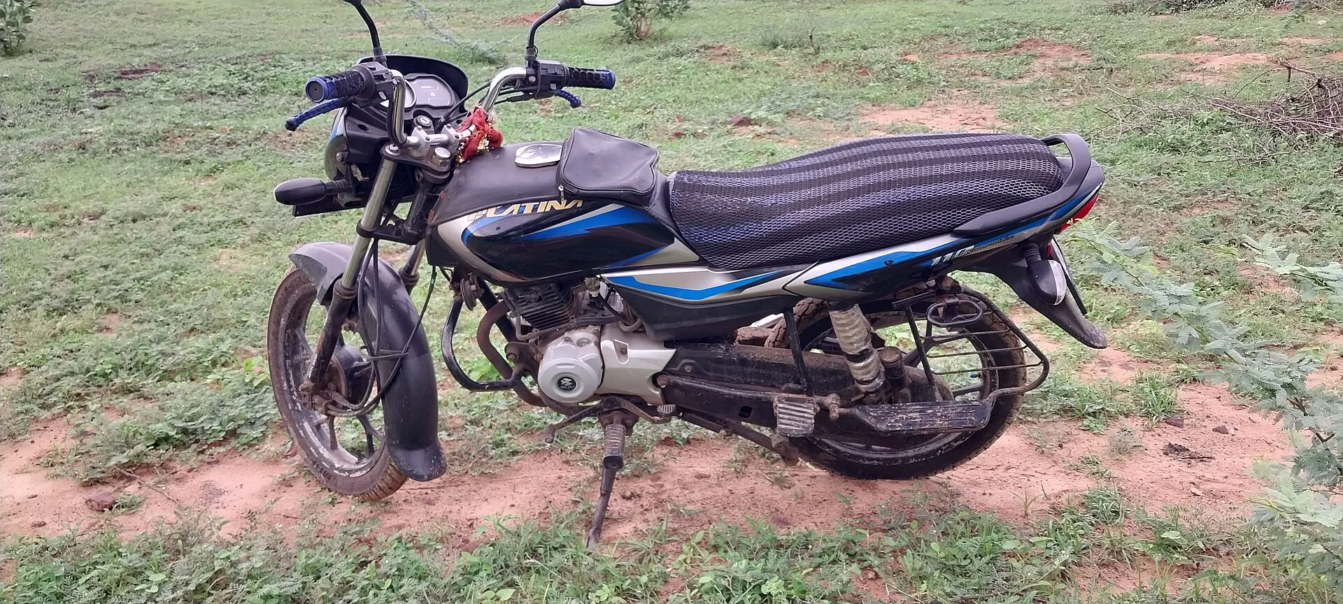 Bajaj Platina 110 — Front three-quarter