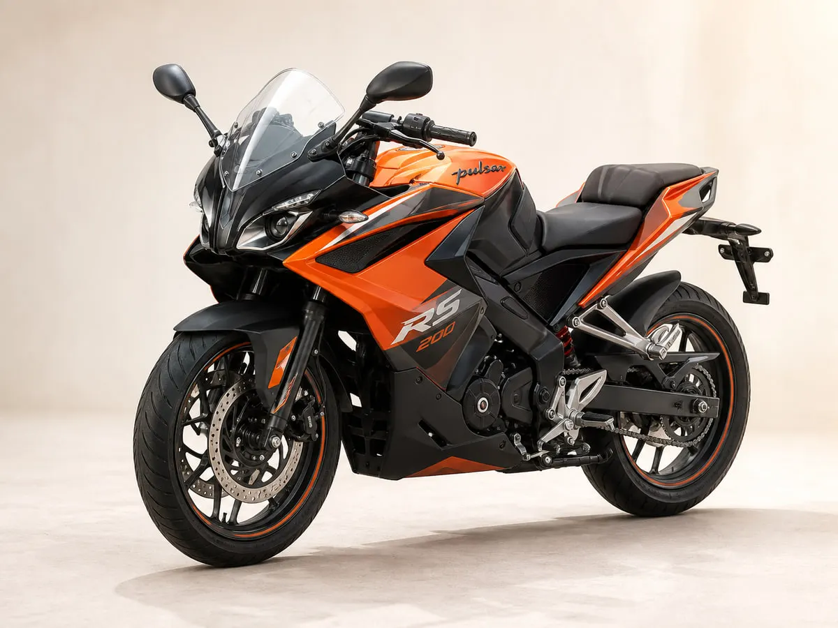 Bajaj Pulsar RS200 — Front three-quarter