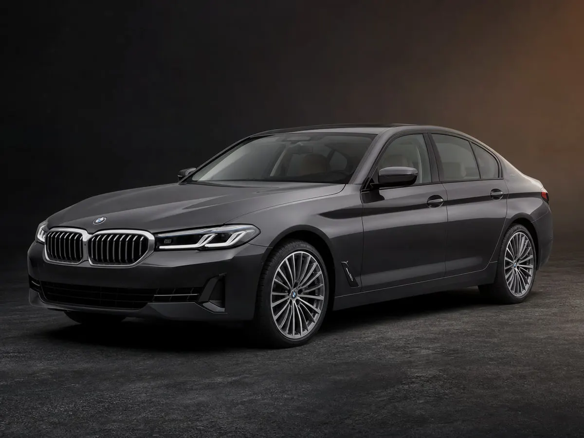BMW 5 Series — Studio (dark)