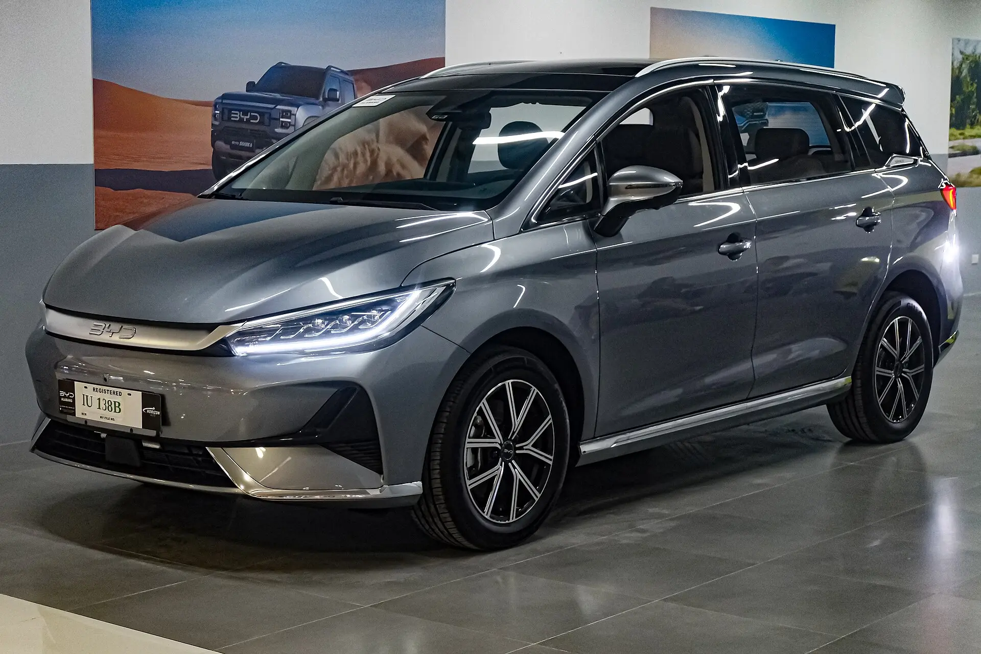 BYD eMAX 7 — On the road