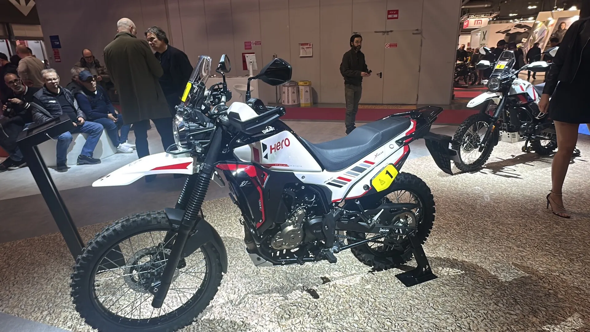 Hero Xpulse 200 4V — Front three-quarter