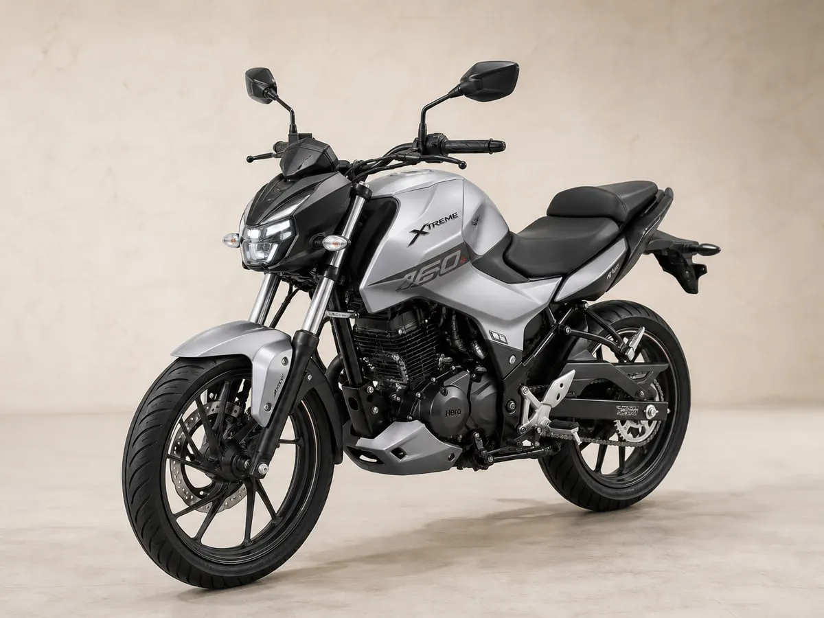 Hero Xtreme 160R 4V — Front three-quarter