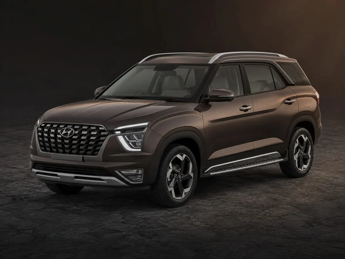 Hyundai Alcazar — Studio (dark)