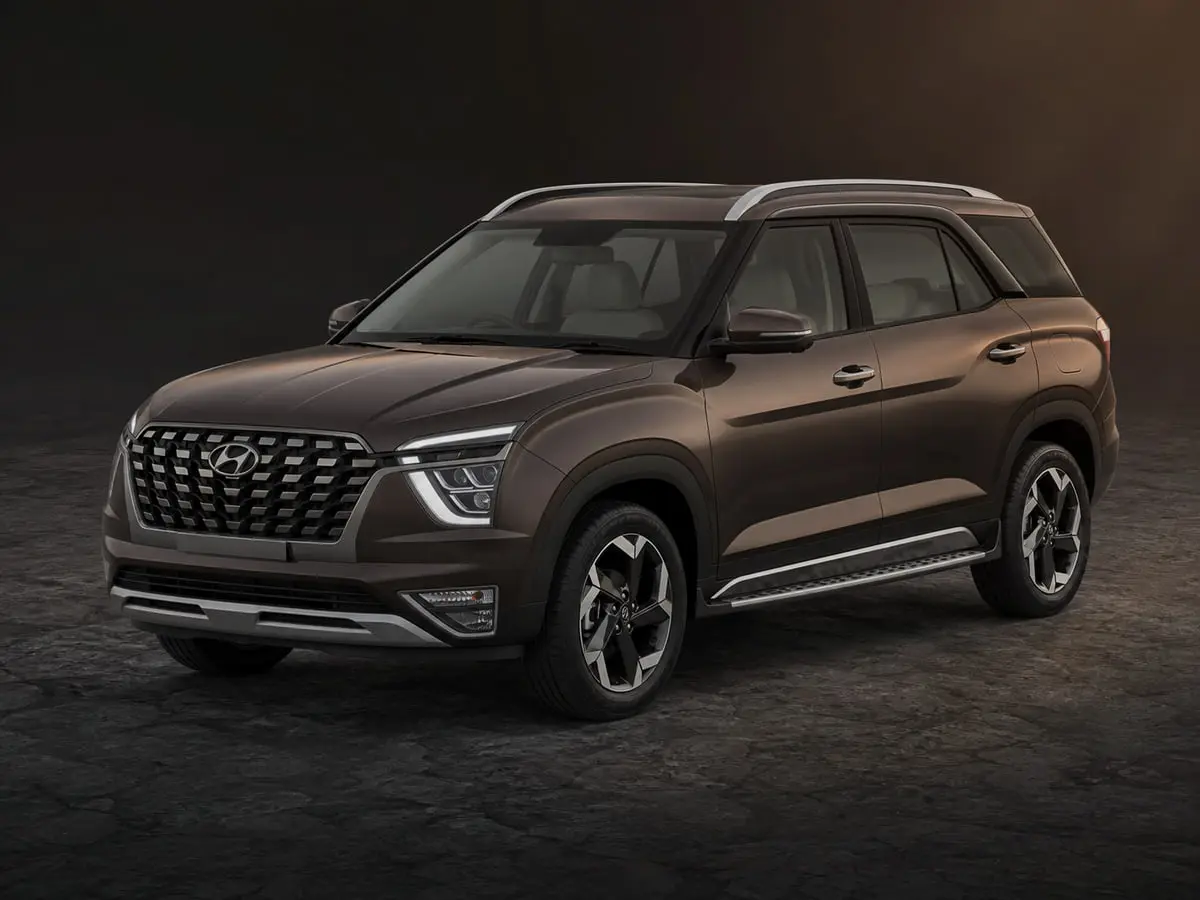 Hyundai Alcazar — Studio (dark)