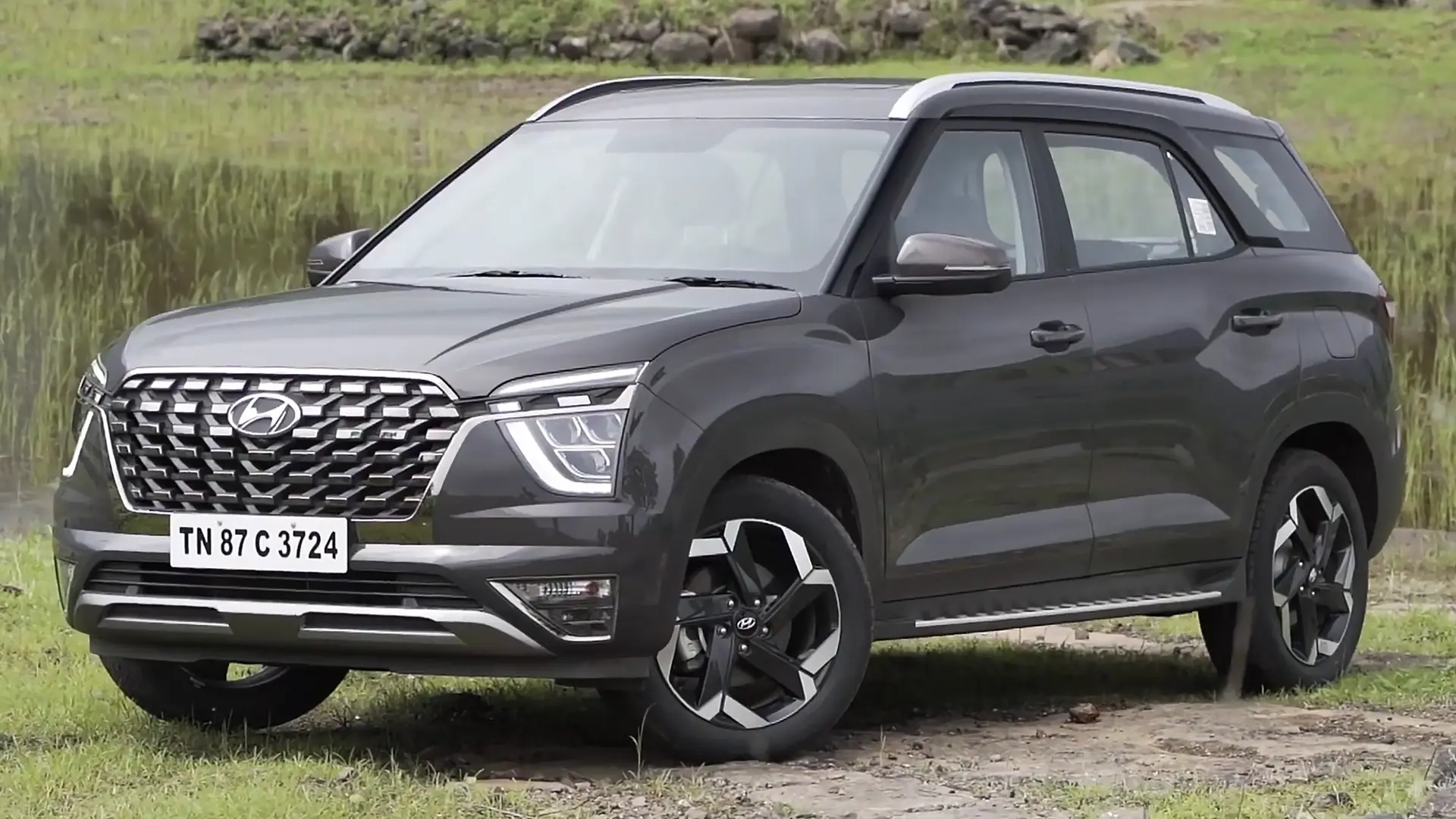 Hyundai Alcazar — On the road