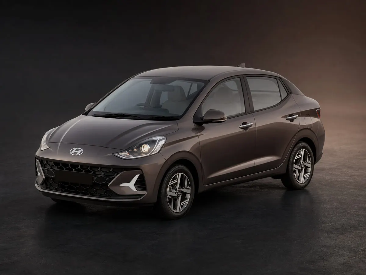 Hyundai Aura — Studio (dark)