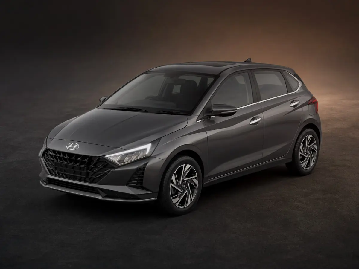 Hyundai i20 — Studio (dark)