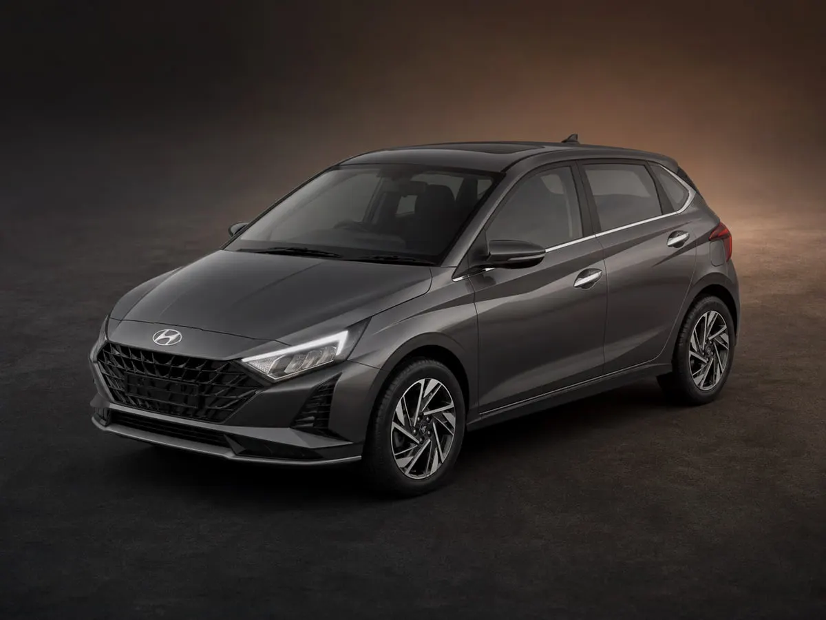 Hyundai i20 — Studio (dark)