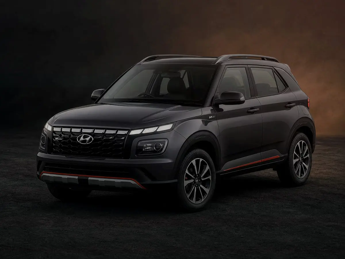 Hyundai Venue N Line — Studio (dark)