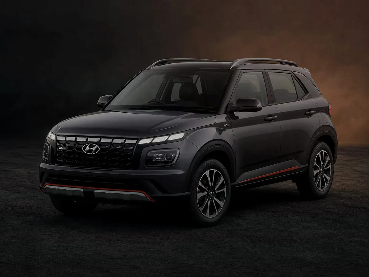 Hyundai Venue N Line — Studio (dark)