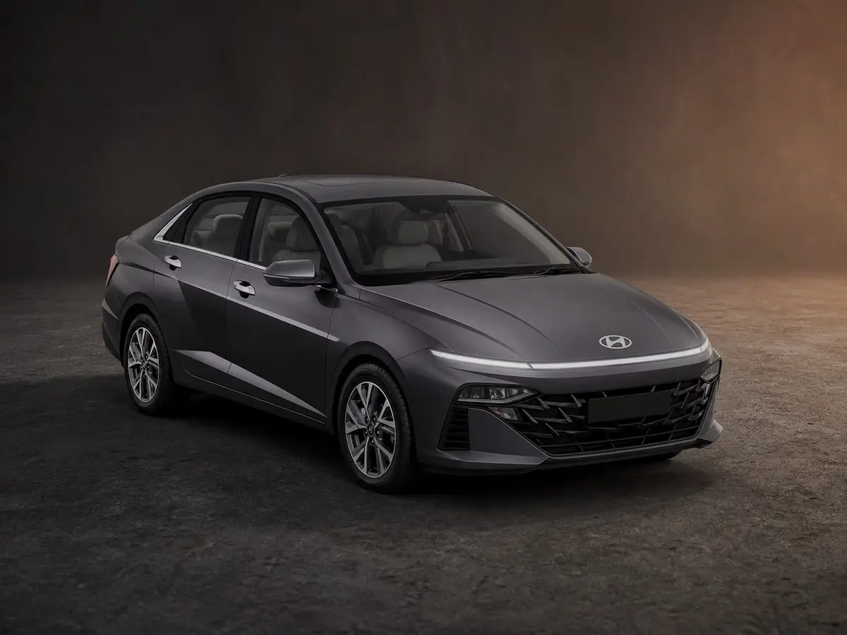 Hyundai Verna — Studio (dark)
