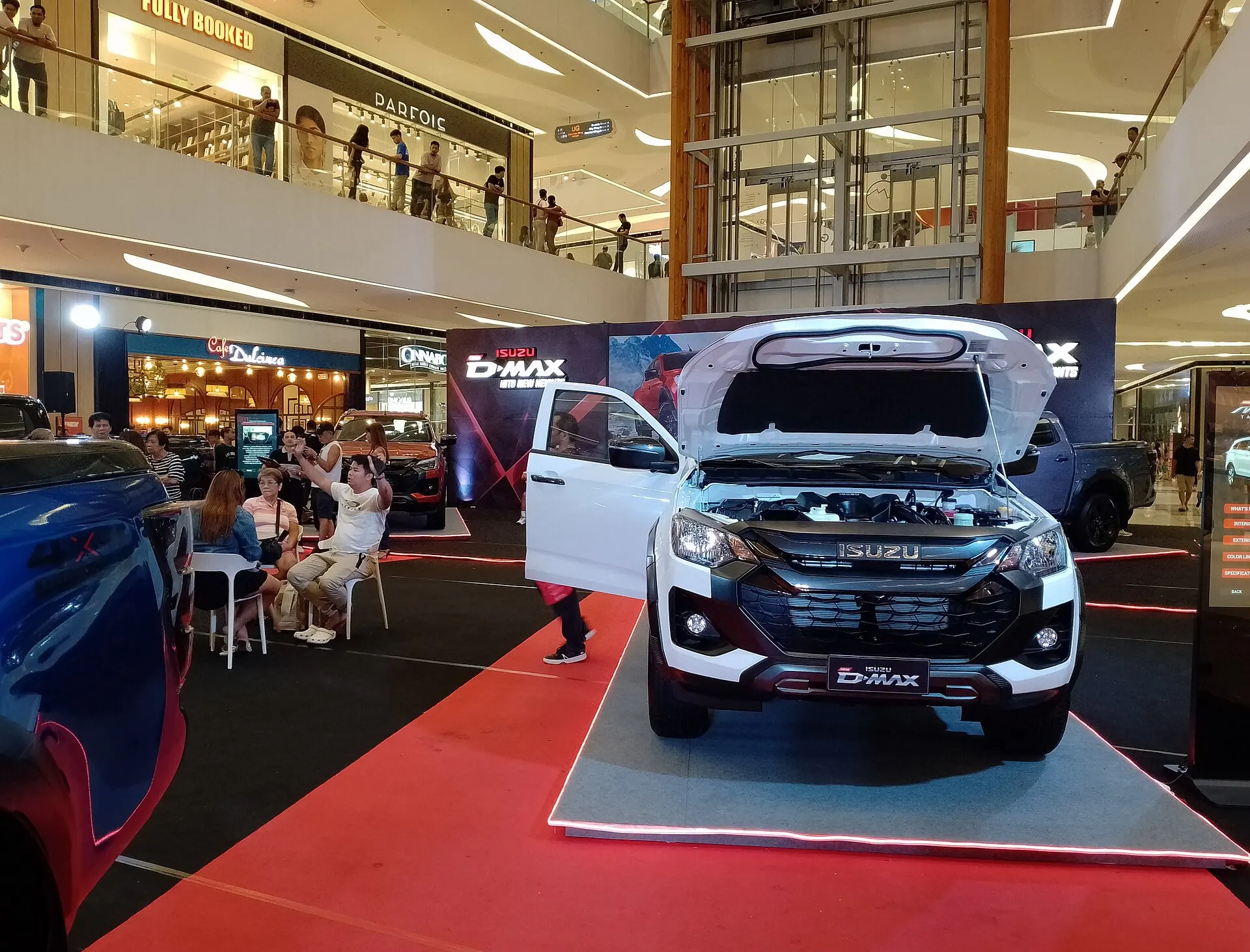 Isuzu D-Max V-Cross — On the road