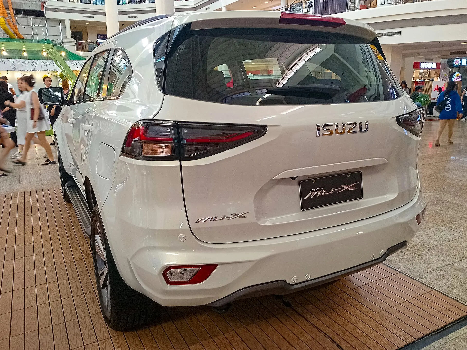 Isuzu MU-X — On the road