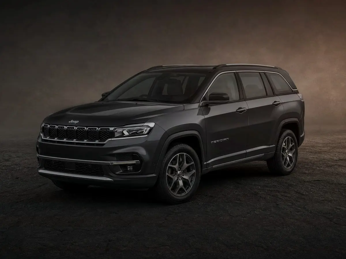 Jeep Meridian — Studio (dark)