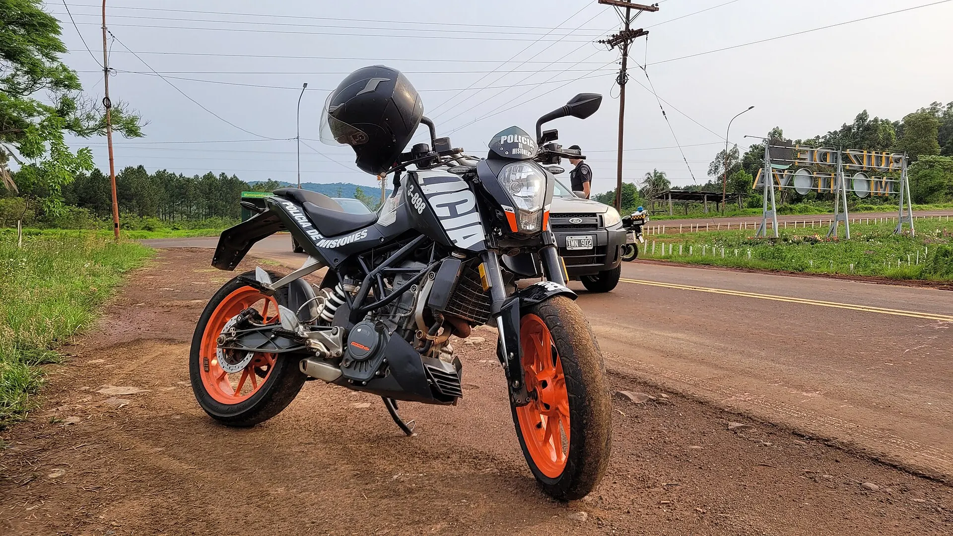 KTM 200 Duke — Front three-quarter