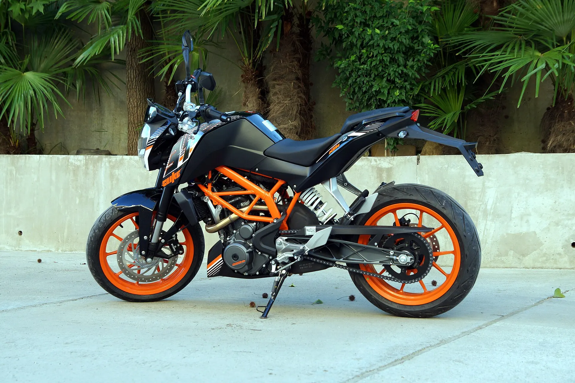 KTM RC 390 — Front three-quarter