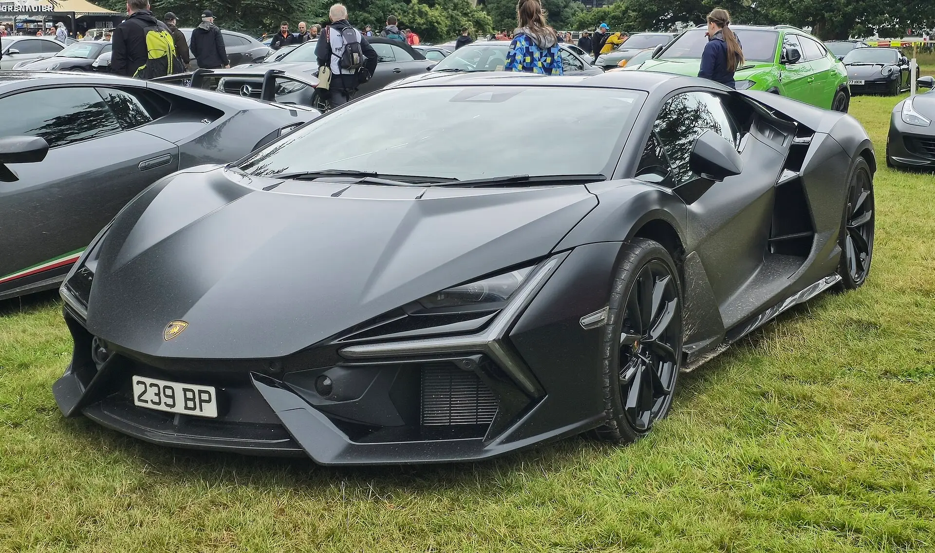 Lamborghini Revuelto