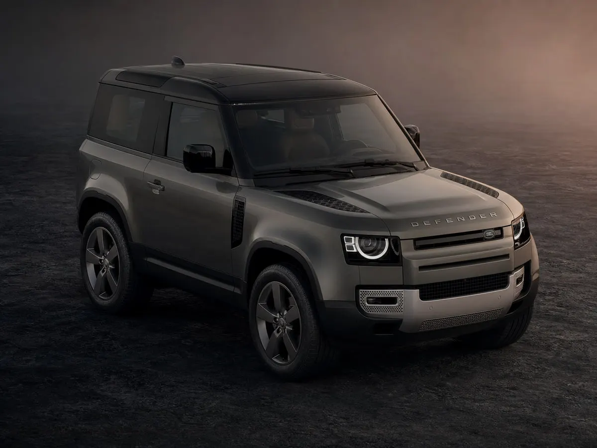 Land Rover Defender — Studio