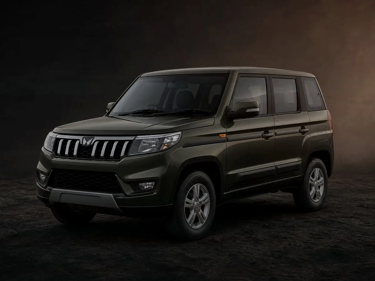 Mahindra Bolero Neo — Studio (dark)