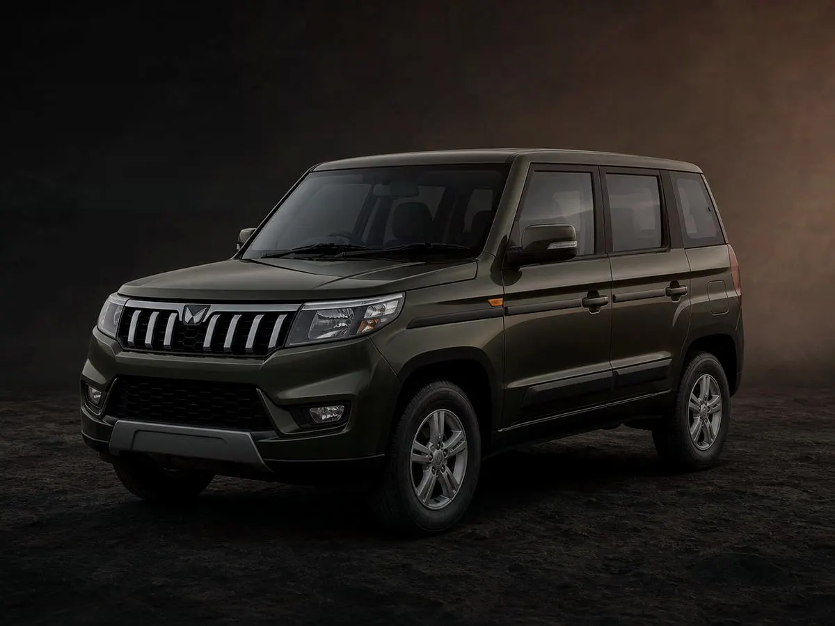 Mahindra Bolero Neo — Studio (dark)