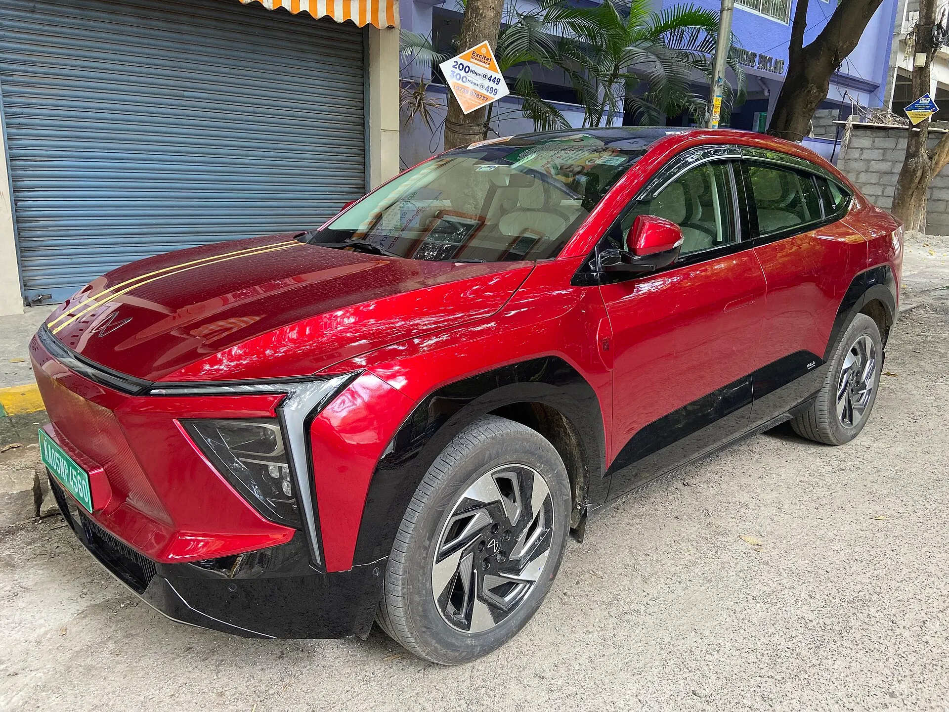 Mahindra XEV 9e — On the road