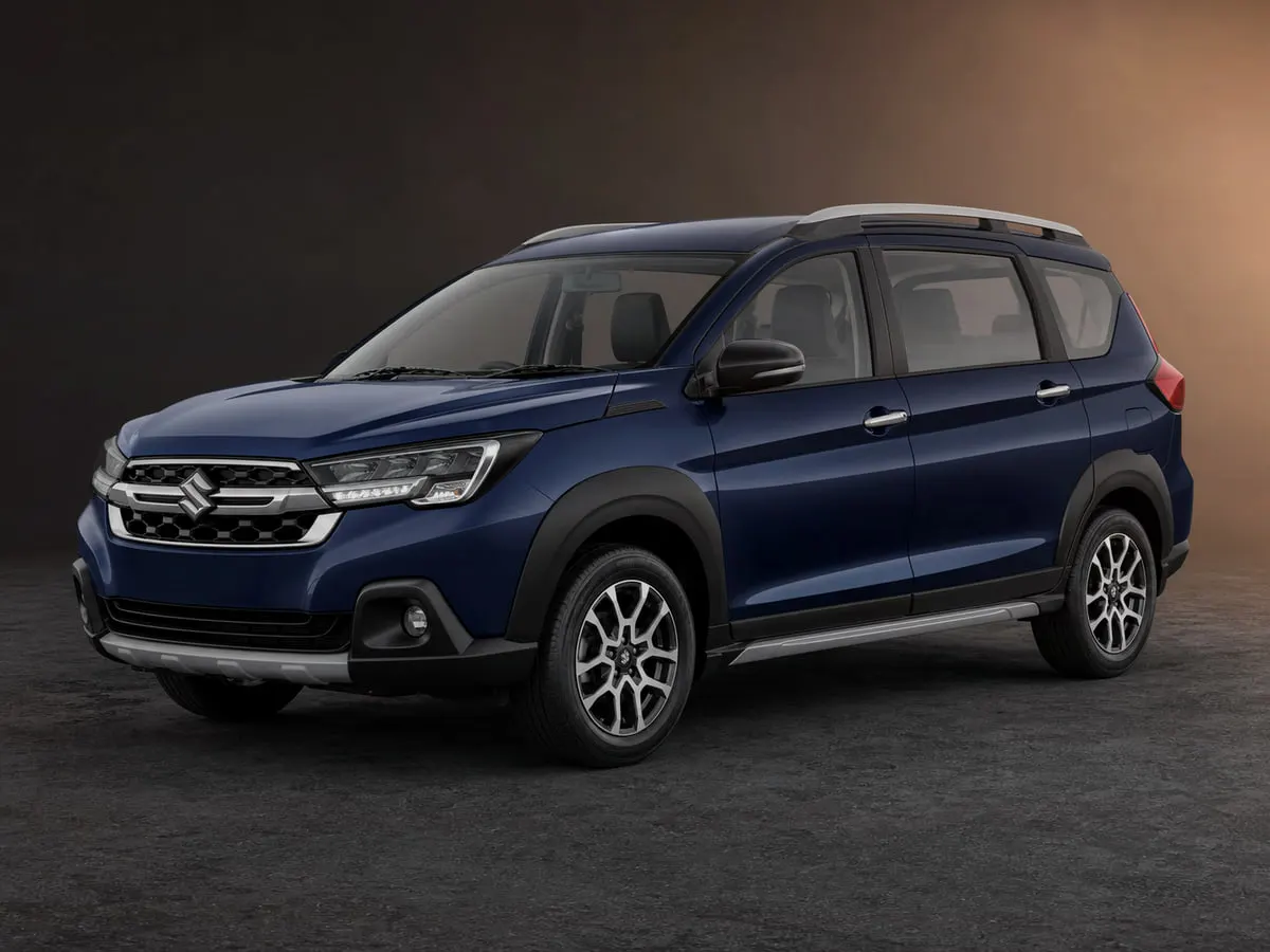Maruti Suzuki XL6 — Studio (dark)