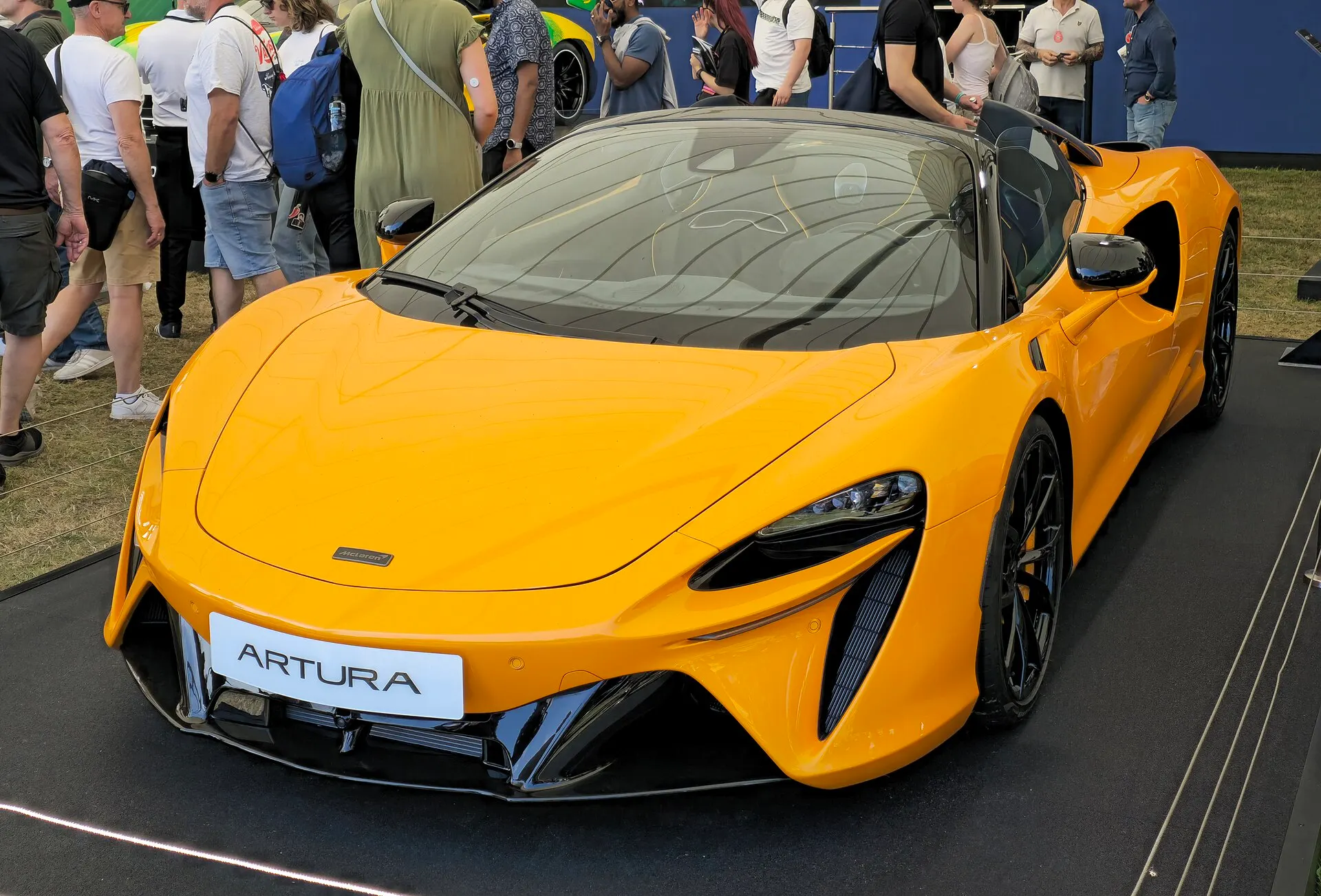 McLaren Artura — Studio