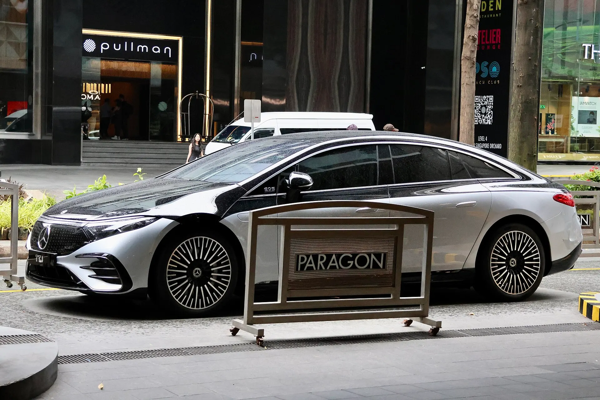 Mercedes-Benz EQS — On the road