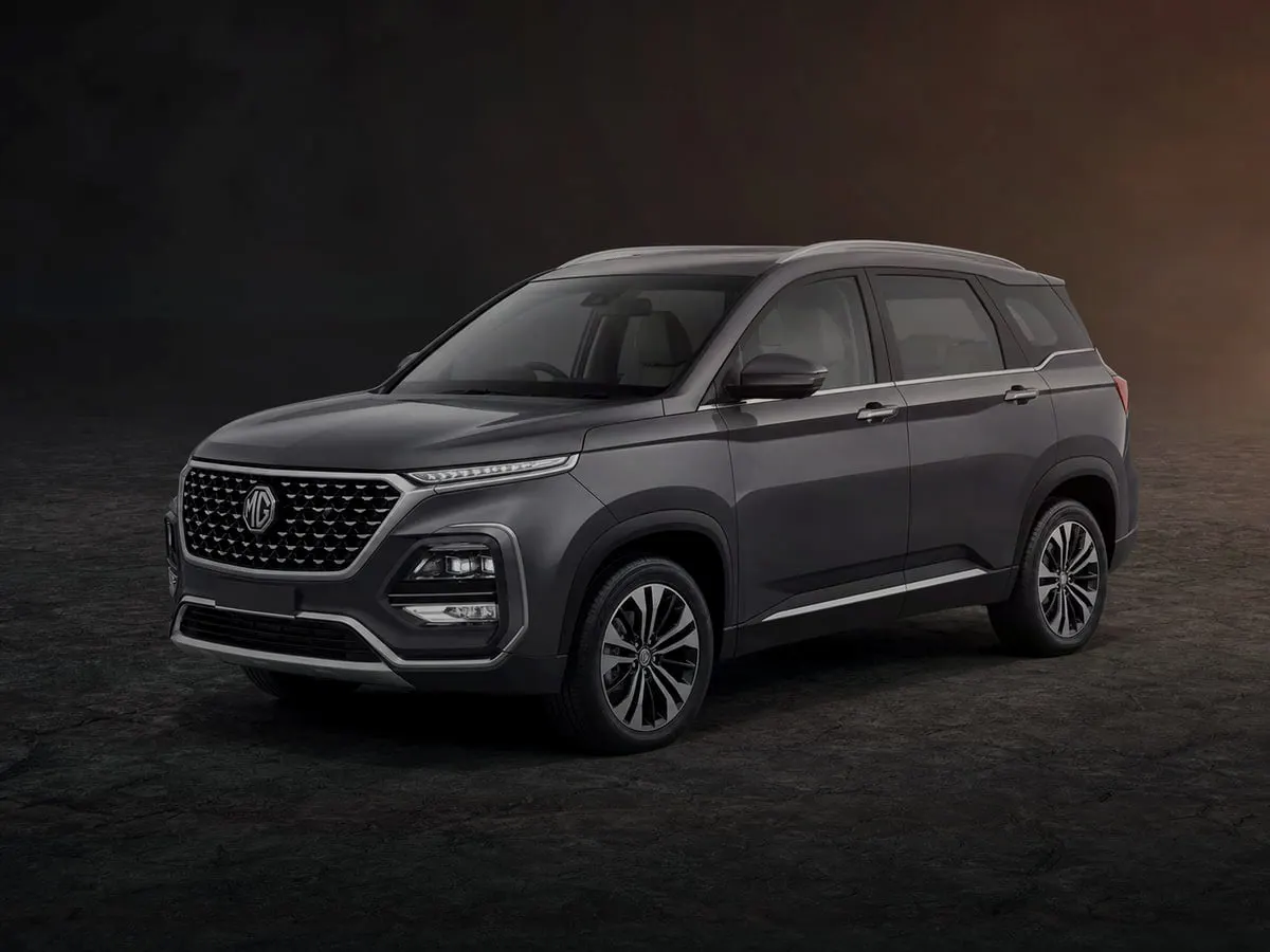 MG Hector Plus — Studio (dark)