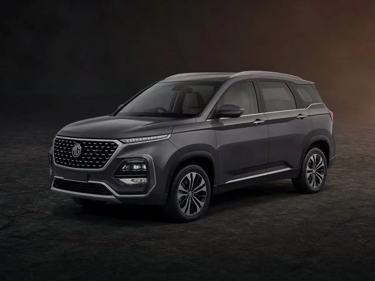 MG Hector Plus — Studio (dark)