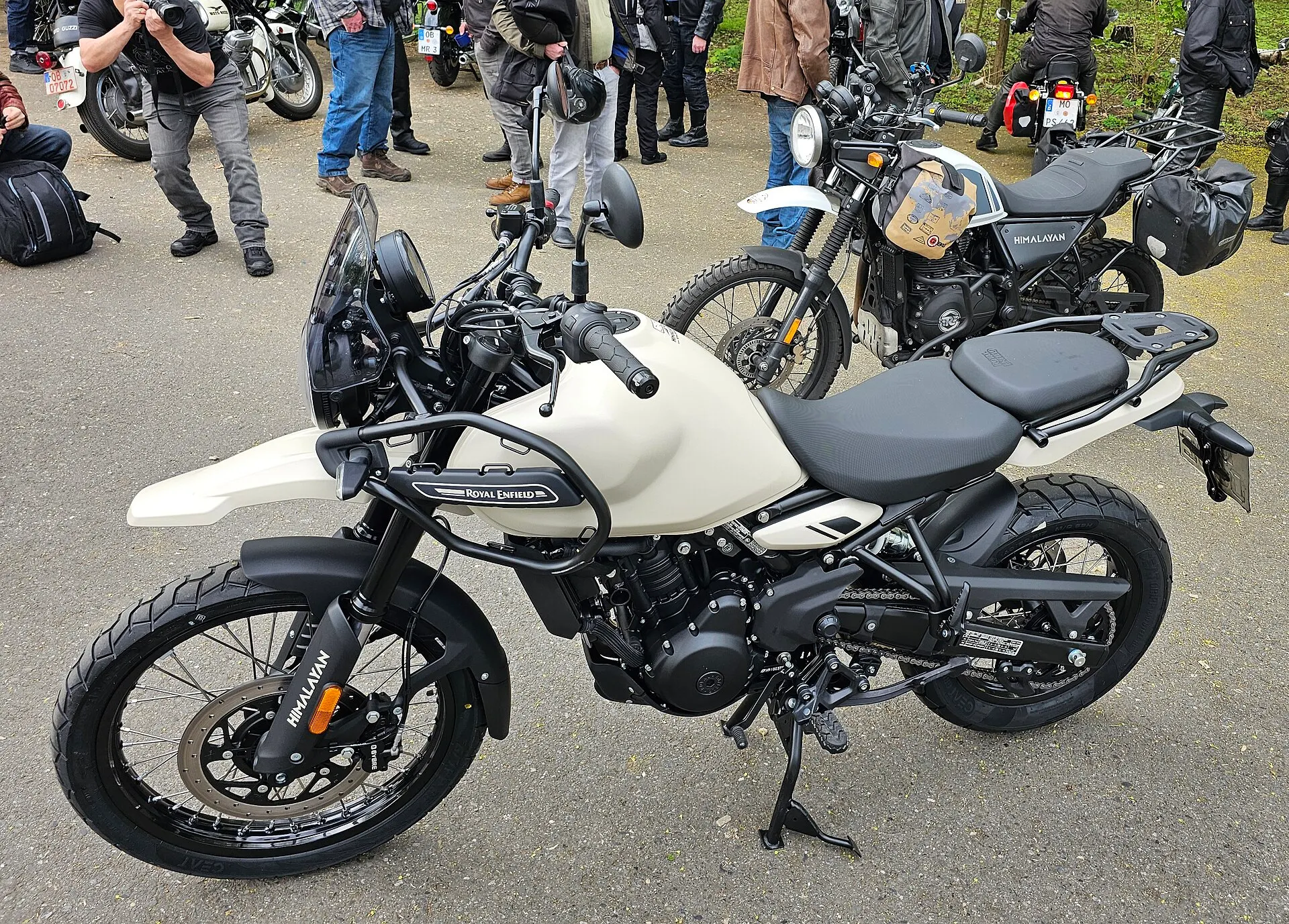 Royal Enfield Himalayan 450 — Front three-quarter