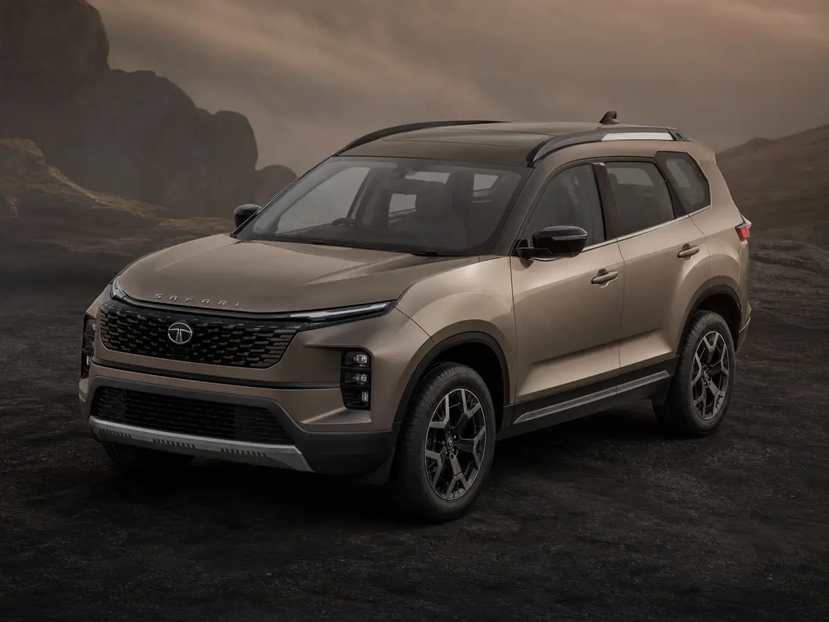 Tata Safari — Studio (dark)