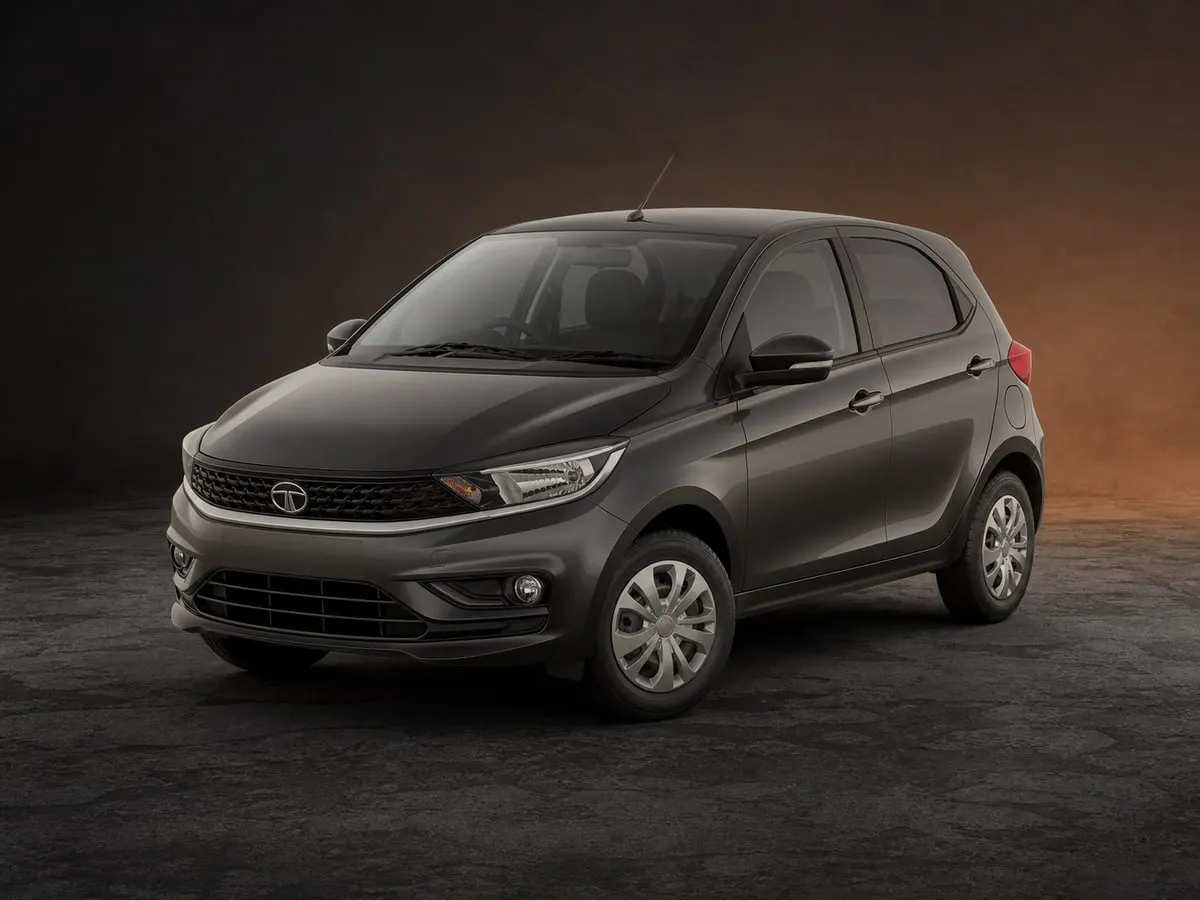Tata Tiago — Studio (dark)