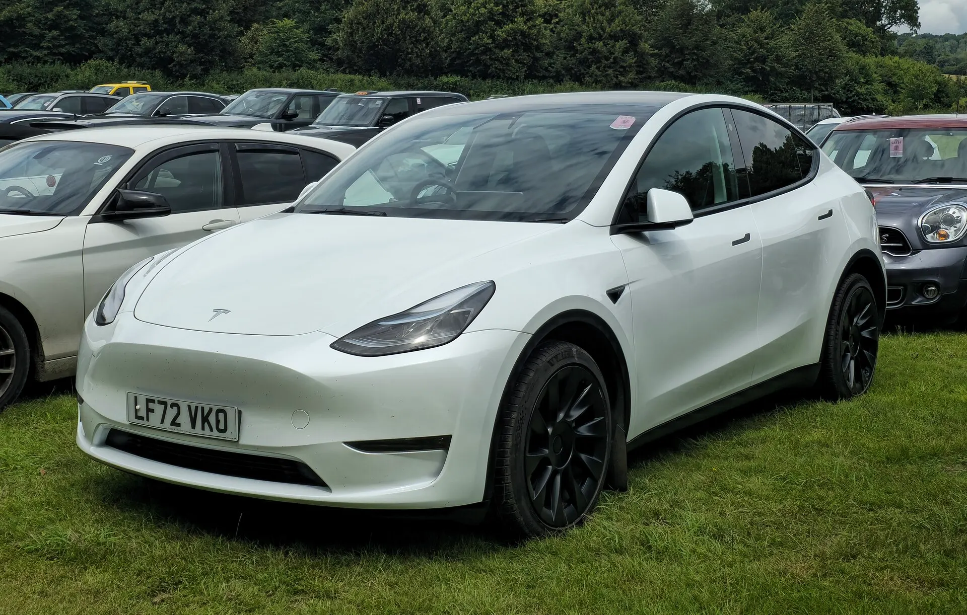 Tesla Model Y — Studio
