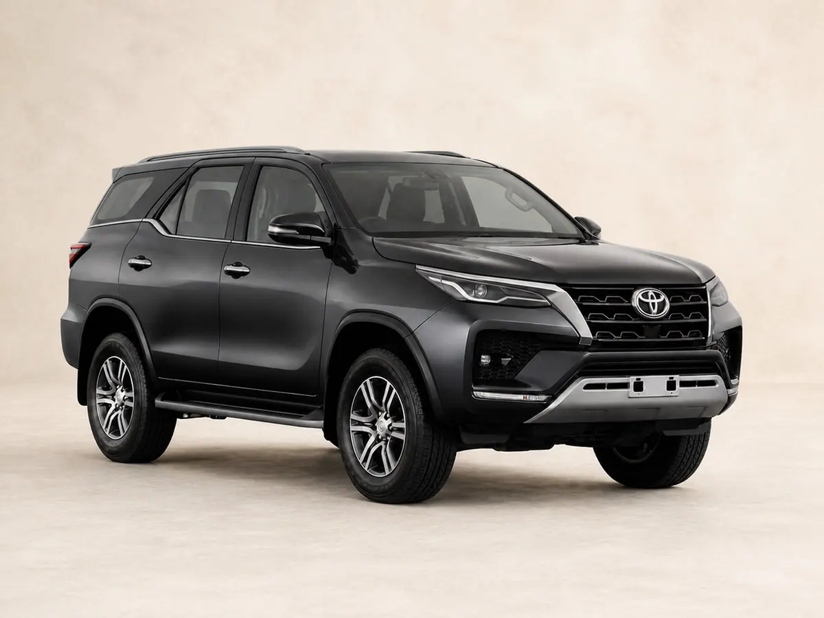 Toyota Fortuner — Studio