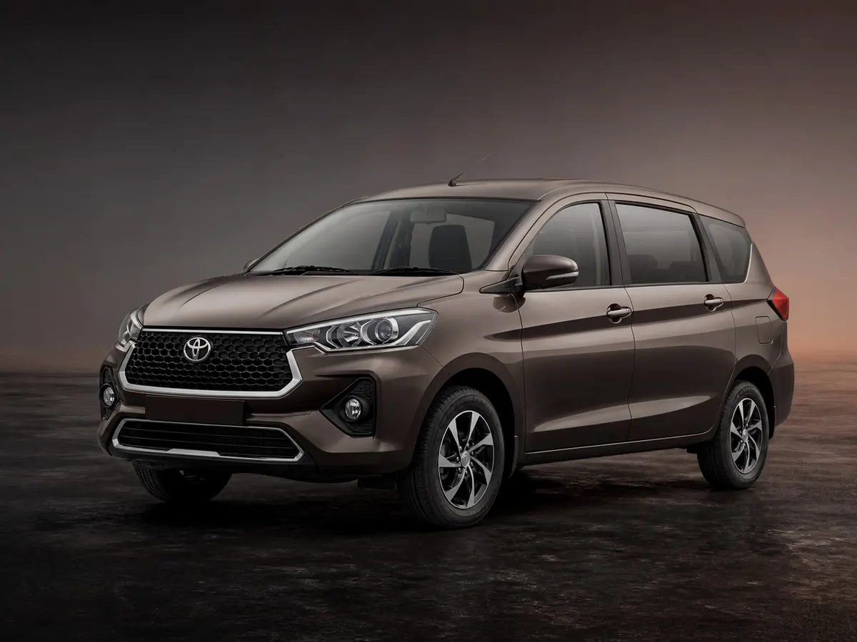 Toyota Rumion — Studio (dark)