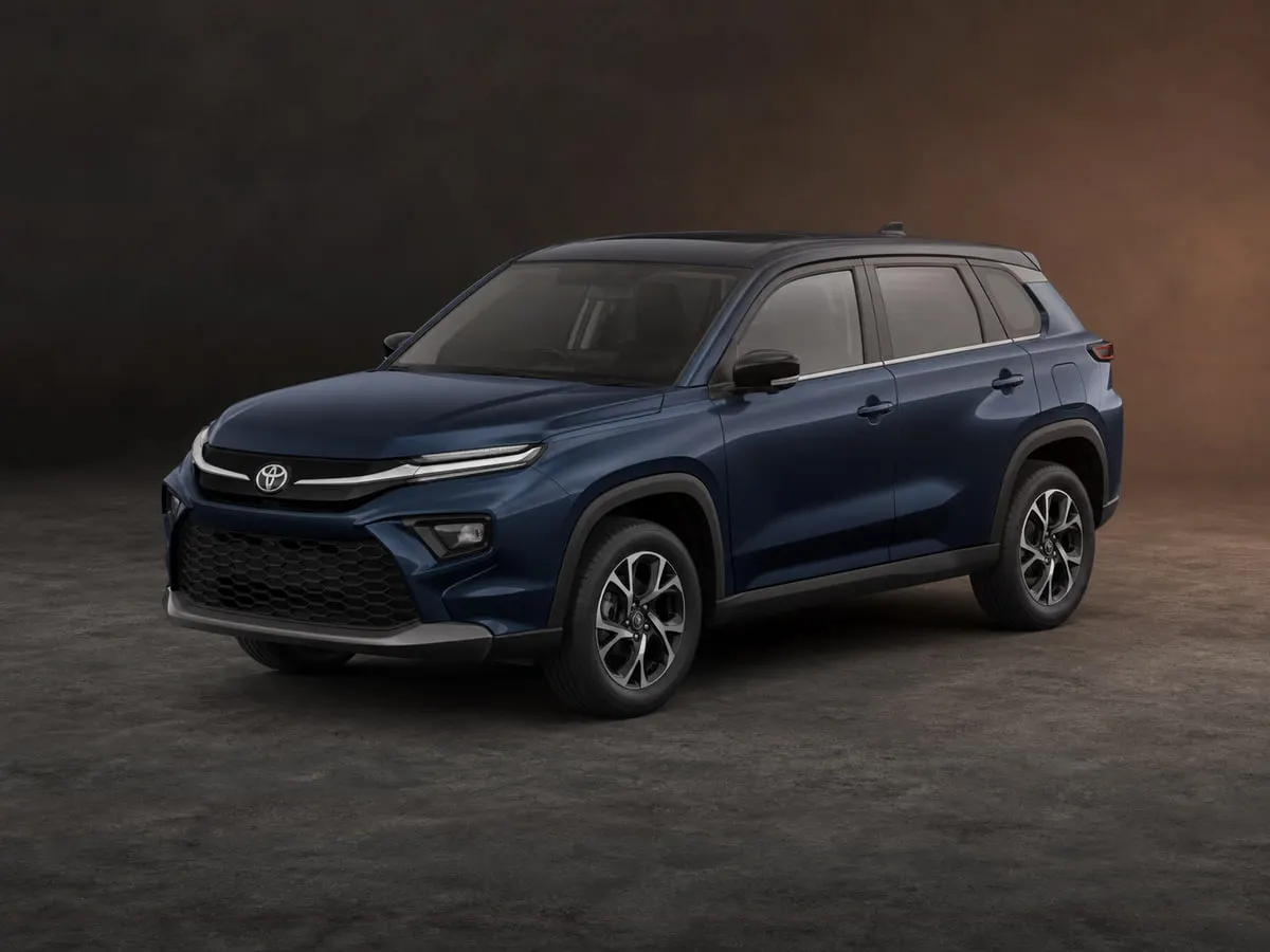 Toyota Urban Cruiser Hyryder — Studio (dark)