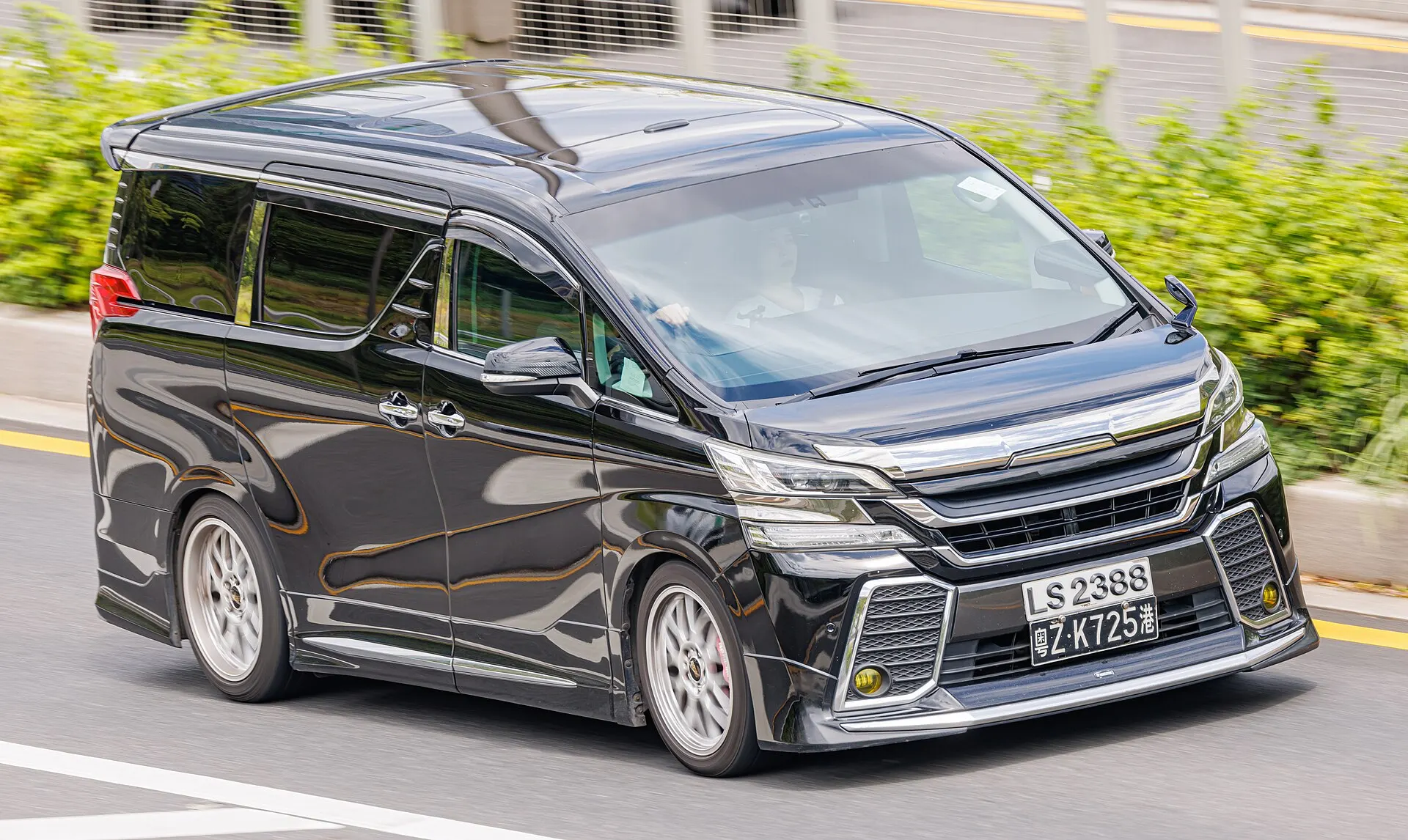 Toyota Vellfire — On the road
