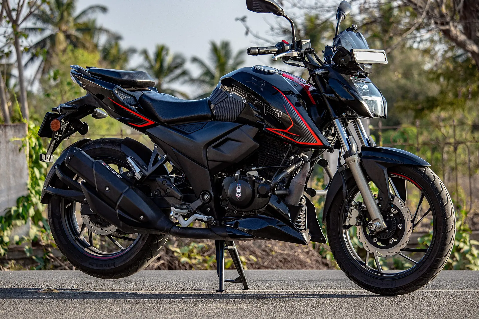 TVS Apache RTR 200 4V