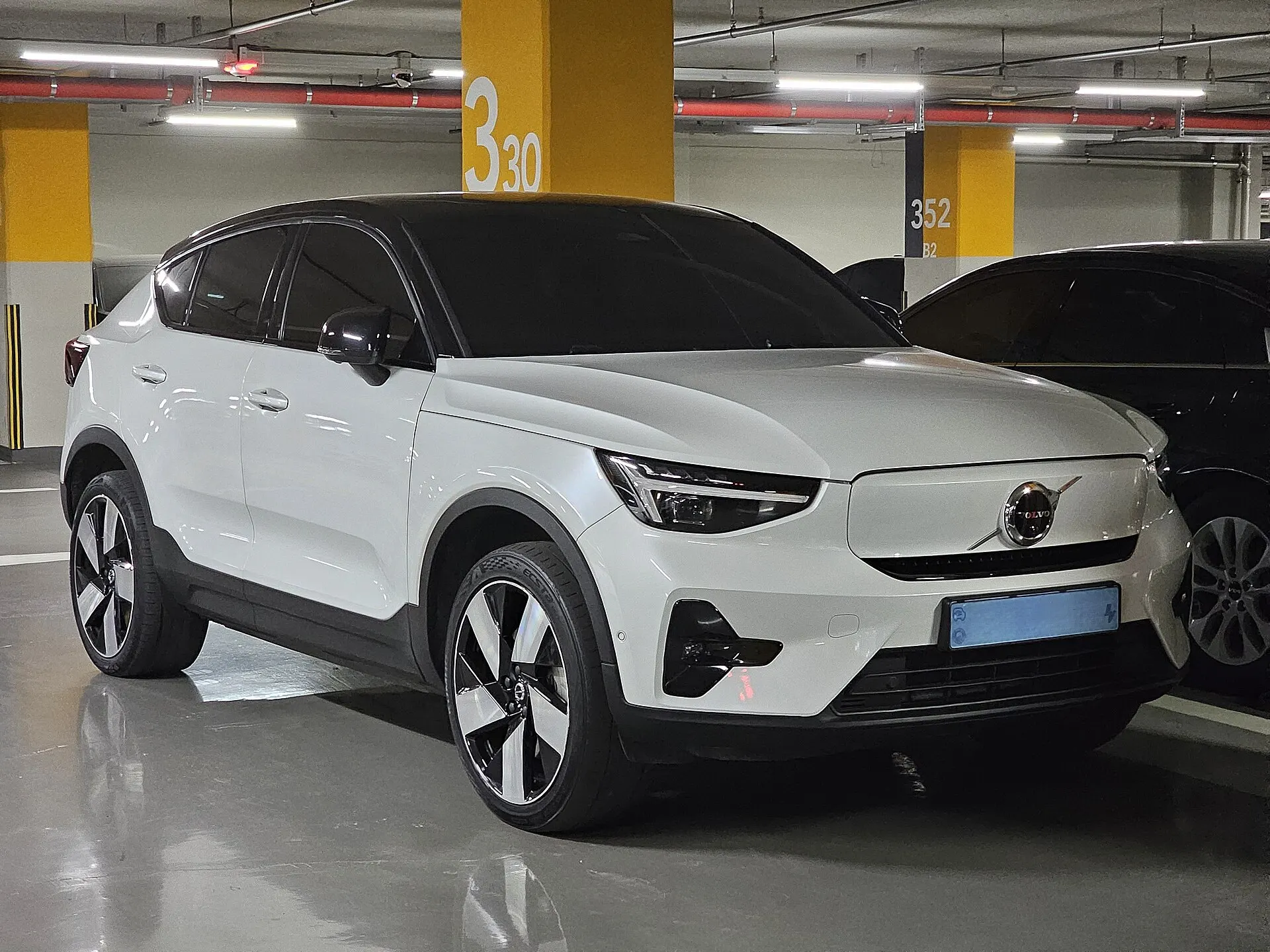 Volvo C40 Recharge — On the road
