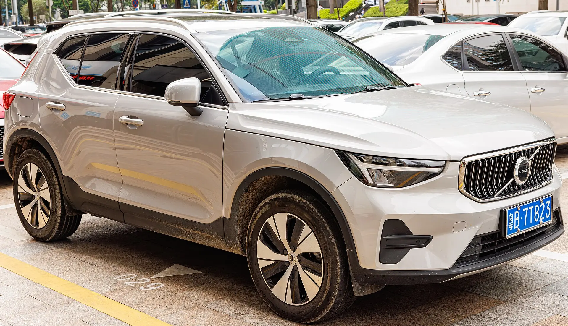 Volvo XC40 — On the road