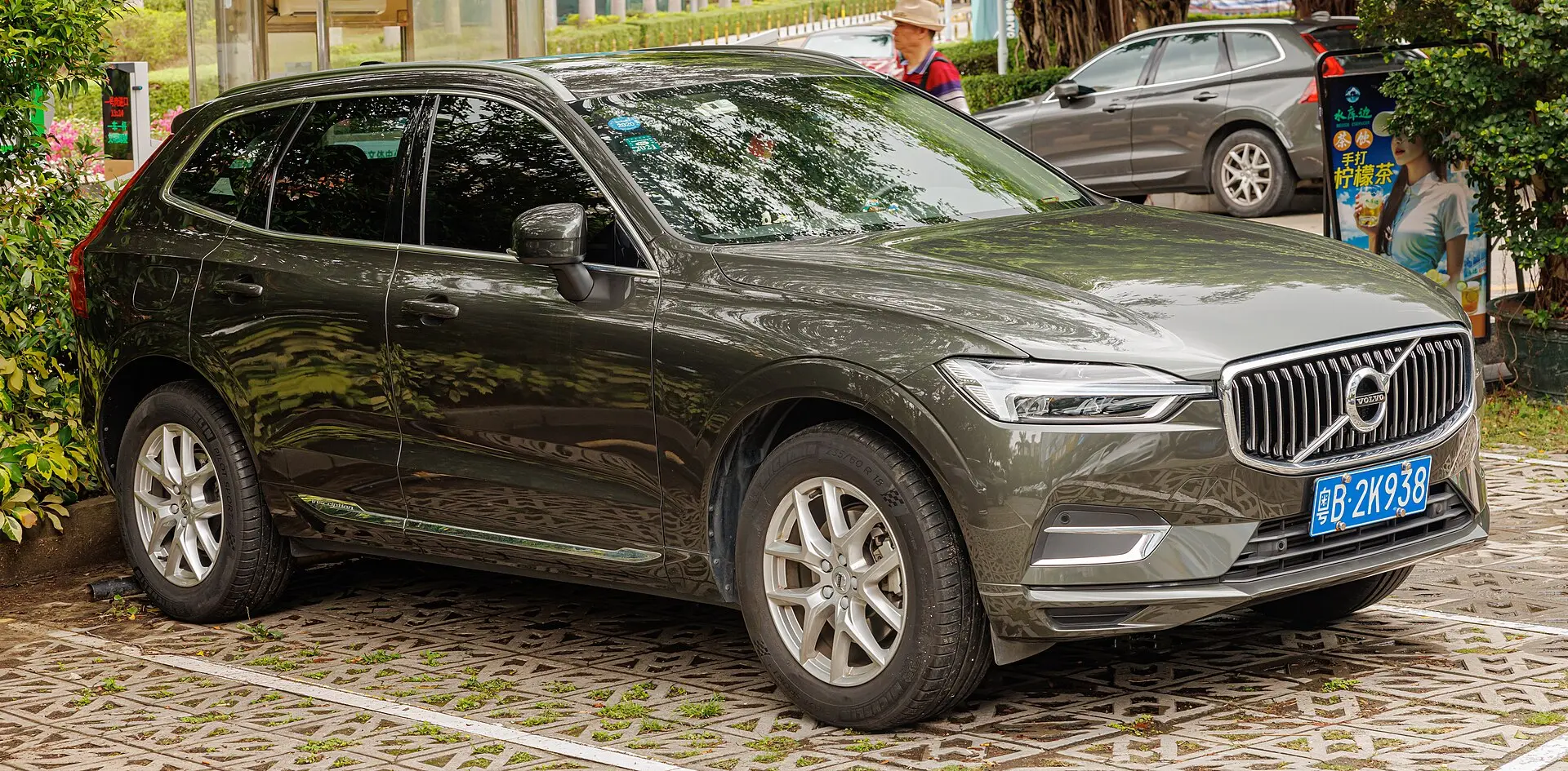 Volvo XC60 — On the road