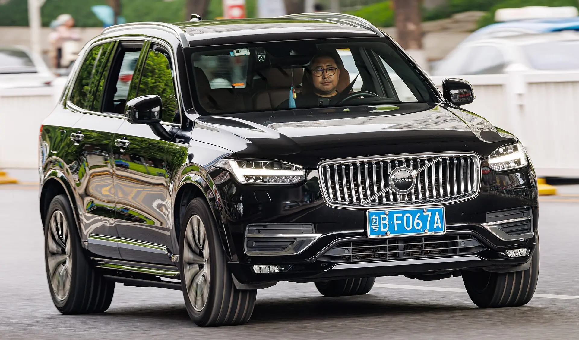 Volvo XC90 — On the road